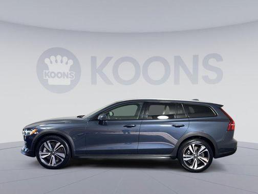 2024 Volvo V60 Cross Country B5 Plus