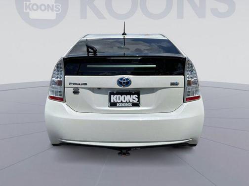 2010 Toyota Prius III