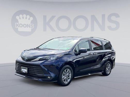 2025 Toyota Sienna XLE