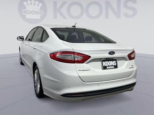 2016 Ford Fusion Hybrid SE