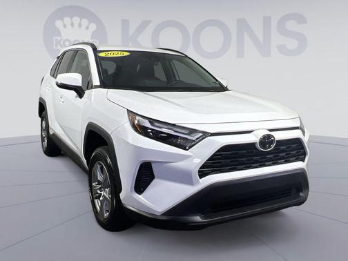 Ice Cap 2025 Toyota RAV4 Hybrid XLE
