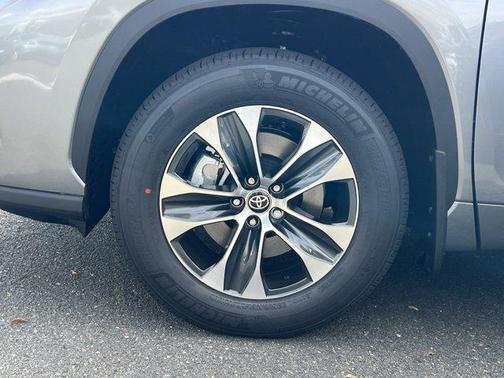 2025 Toyota Highlander XLE