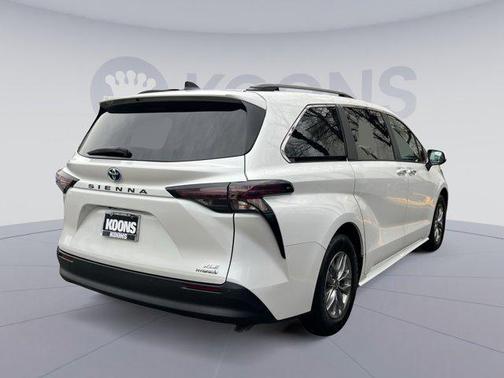 2024 Toyota Sienna XLE