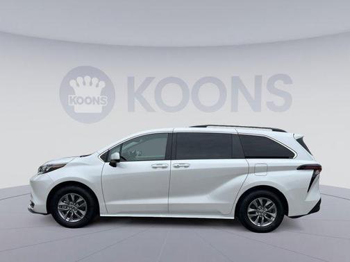 2024 Toyota Sienna XLE