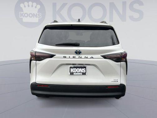 2024 Toyota Sienna XLE