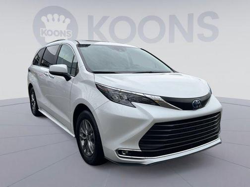 2024 Toyota Sienna XLE