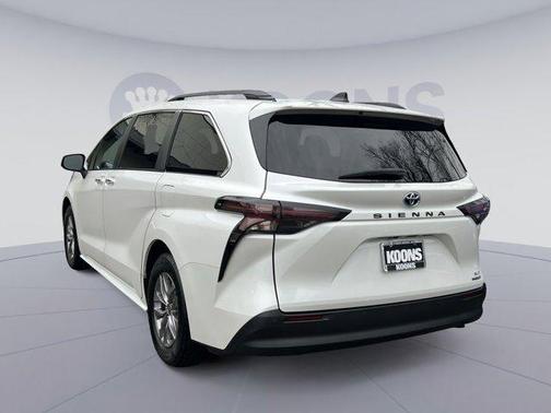 2024 Toyota Sienna XLE