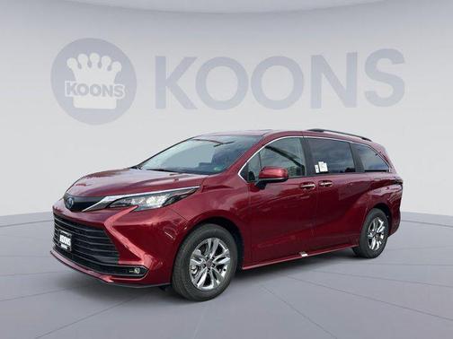 2025 Toyota Sienna XLE