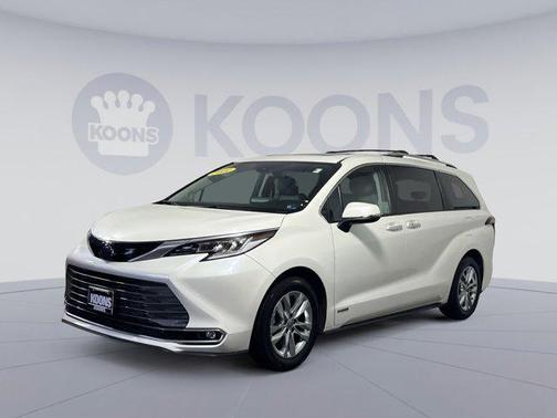 Blizzard Pearl 2021 Toyota Sienna Limited 7-Passenger