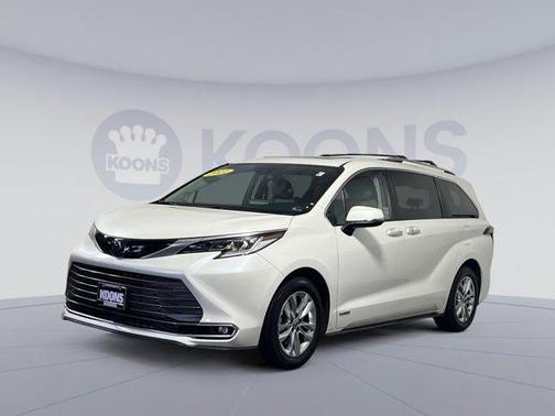 Blizzard Pearl 2021 Toyota Sienna Limited 7-Passenger