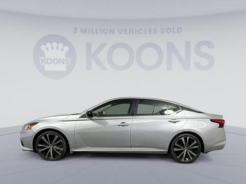Photo 2 of 27 of 2019 Nissan Altima 2.5 SR