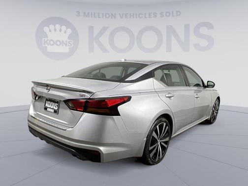 Photo 5 of 27 of 2019 Nissan Altima 2.5 SR