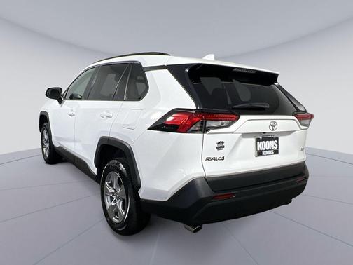 Ice Cap 2025 Toyota RAV4 XLE
