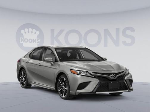 Wind Chill Pearl 2019 Toyota Camry XLE