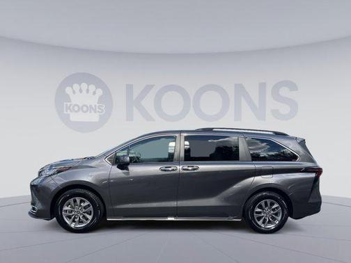 2023 Toyota Sienna XLE 8 Passenger