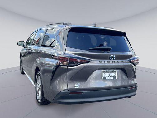 2023 Toyota Sienna XLE 8 Passenger