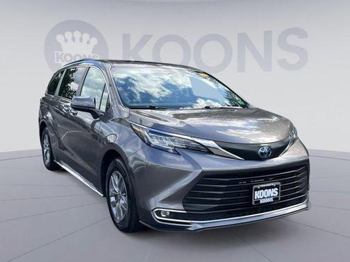2023 Toyota Sienna XLE 8 Passenger