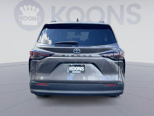 2023 Toyota Sienna XLE 8 Passenger