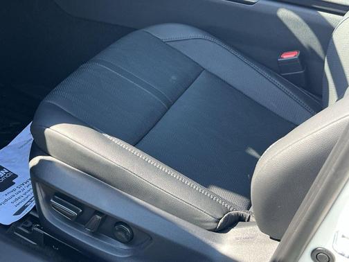 Wind Chill Pearl w/Midnight Black Metallic Roof 2026 Toyota Camry XSE