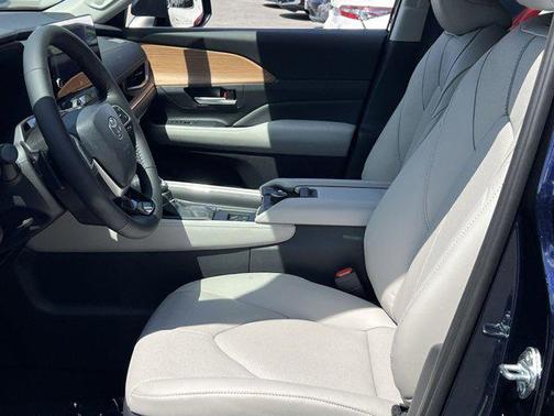2025 Toyota Grand Highlander Platinum