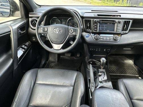 2018 Toyota RAV4 Hybrid SE