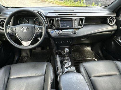 2018 Toyota RAV4 Hybrid SE