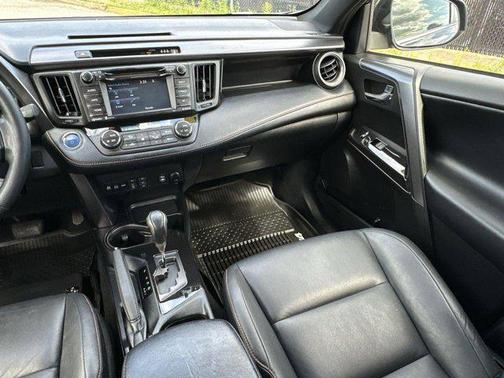 2018 Toyota RAV4 Hybrid SE