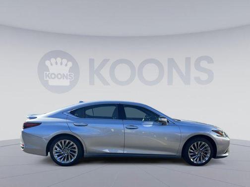 2022 Lexus ES 300h Luxury
