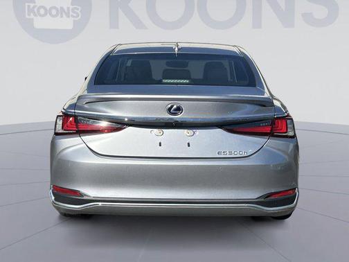 2022 Lexus ES 300h Luxury