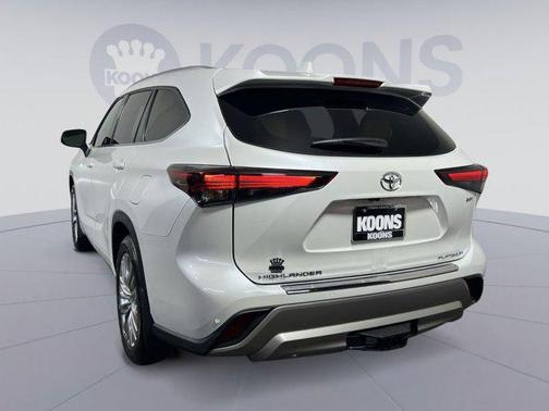 2026 Toyota Highlander Hybrid Platinum