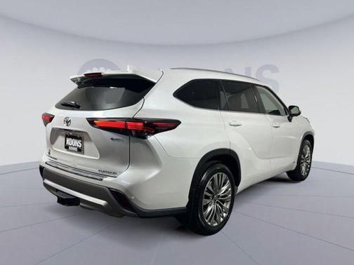 2026 Toyota Highlander Hybrid Platinum
