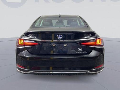 2022 Lexus ES 300h Luxury