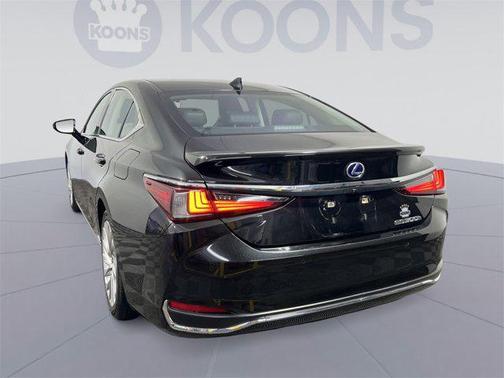 2022 Lexus ES 300h Luxury