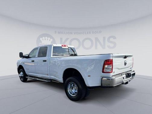 Photo 3 of 25 of 2022 RAM 3500 Tradesman