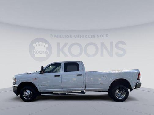 Photo 2 of 25 of 2022 RAM 3500 Tradesman
