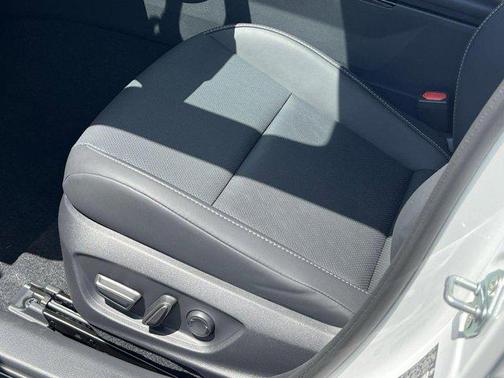 2025 Toyota Prius L