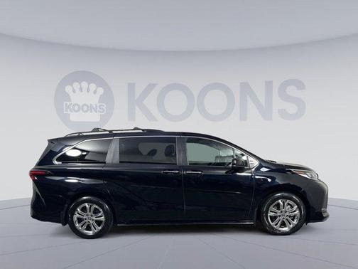 2023 Toyota Sienna XSE 7 Passenger