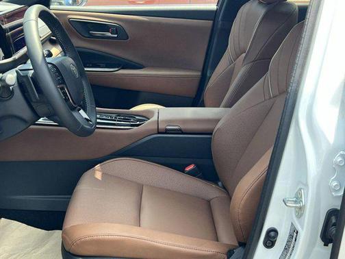2025 Toyota Crown Signia XLE