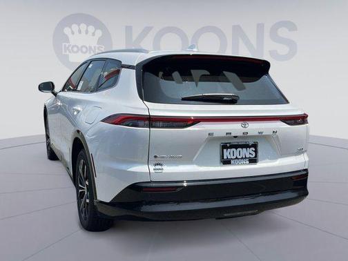 2025 Toyota Crown Signia XLE