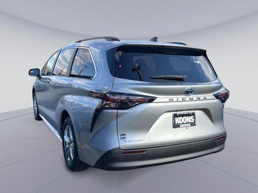 2025 Toyota Sienna XLE