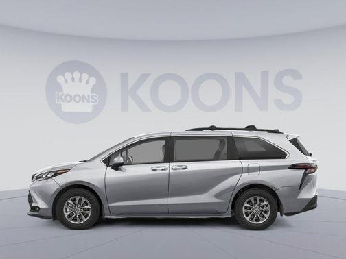 2025 Toyota Sienna XLE