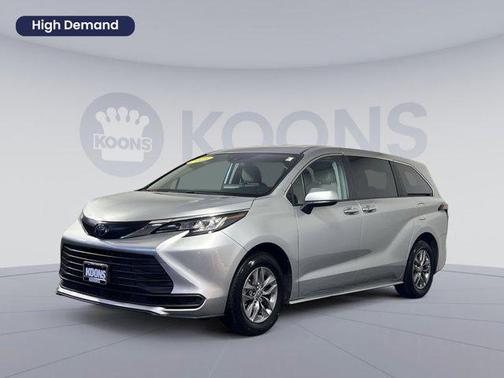 2023 Toyota Sienna LE