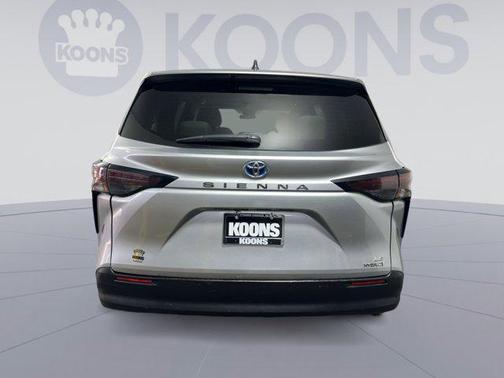 2023 Toyota Sienna LE