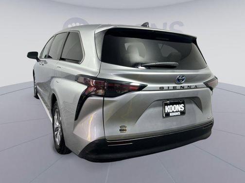 2023 Toyota Sienna LE