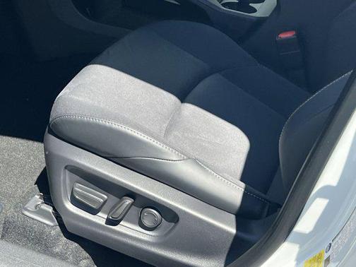 Wind Chill Pearl w/Midnight Black Metallic Roof 2026 Toyota C-HR XSE