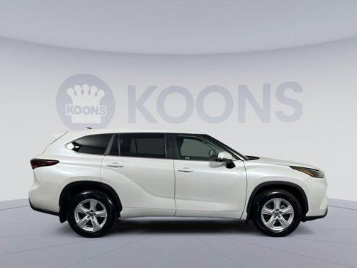 Wind Chill Pearl 2024 Toyota Highlander LE
