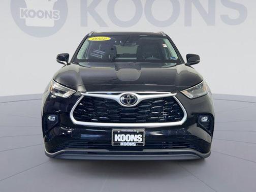 Midnight Black Metallic 2022 Toyota Highlander XLE