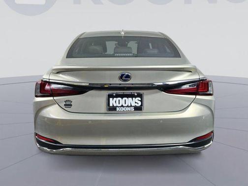 2022 Lexus ES 300h Luxury