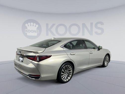 2022 Lexus ES 300h Luxury