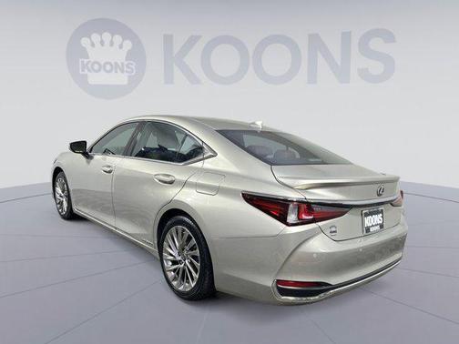 2022 Lexus ES 300h Luxury